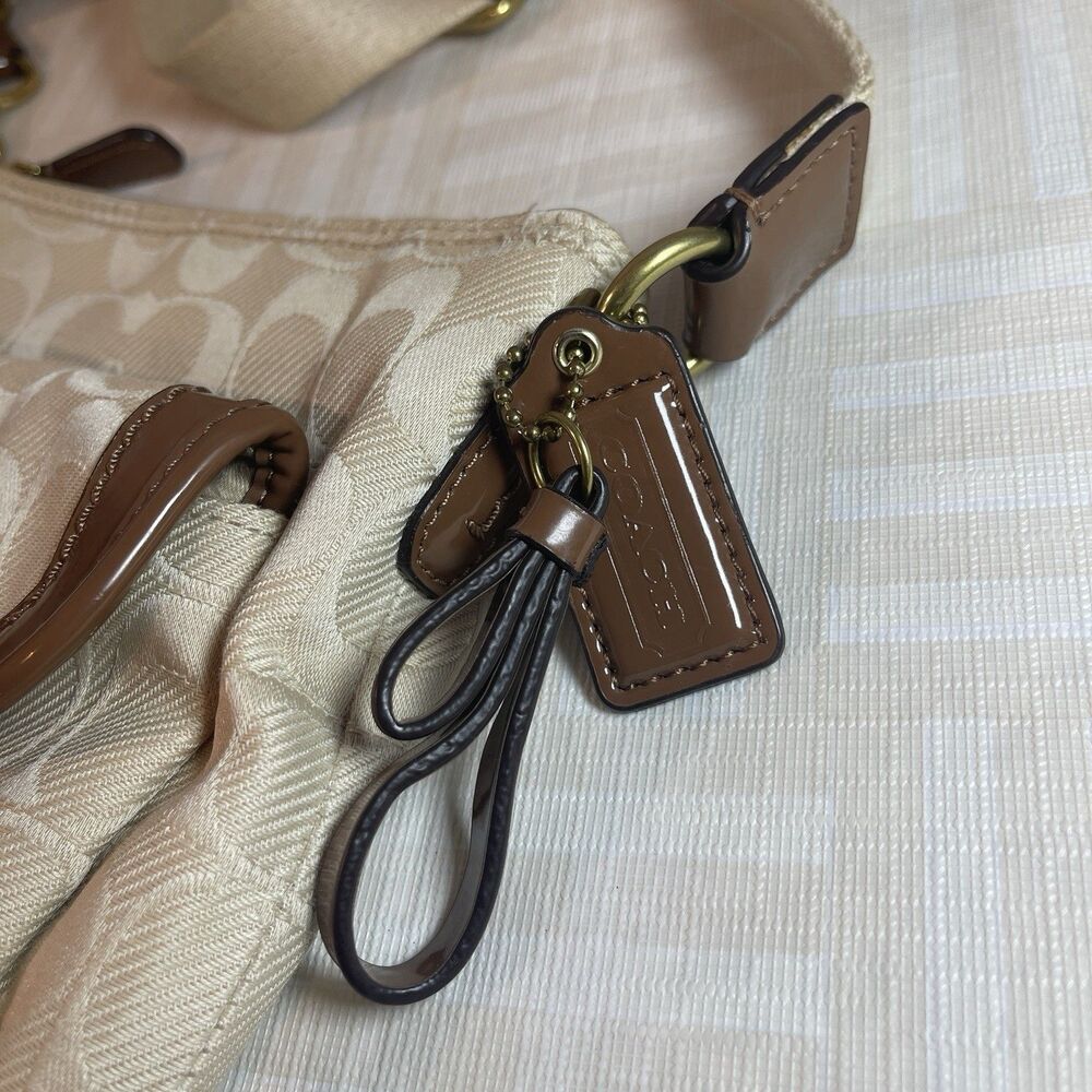 2508 256 COACH Signature Shoulder Bag Cream Turn Lock - Picture 3 of 6